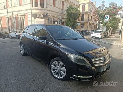 Käytetty Mercedes B200 136 HP (100 kW) 2014 Tila-auto