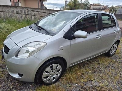 Usata Toyota Yaris 69 CV (50 kW) 2008 Grigio Utilitaria