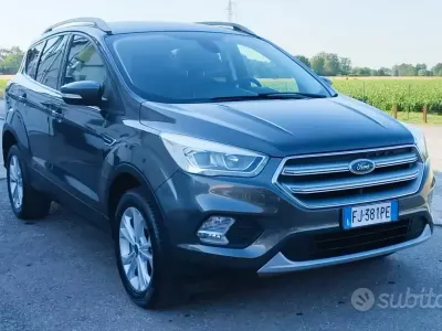 Usata Ford Kuga Business Edition 120 CV (88 kW) 2017 Grigio SUV