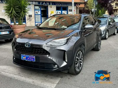 Usata Toyota Yaris Cross Lounge 92 CV (67 kW) 2024 Grigio SUV