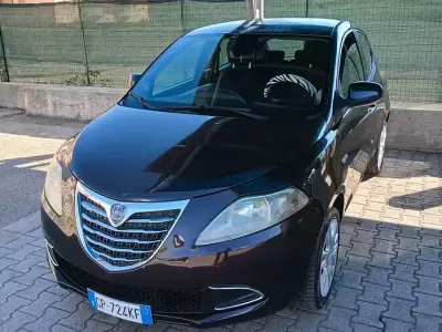 Usata Lancia Ypsilon 77 CV (56 kW) 2011 Nero Utilitaria