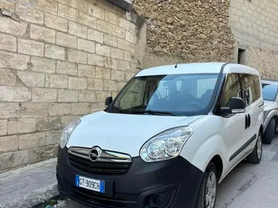 Usata Opel Combo 95 CV (69 kW) 2018 Monovolume
