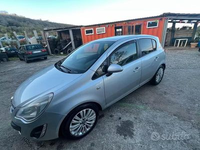 Usata Opel Corsa 75 CV (55 kW) 2013 Grigio Utilitaria