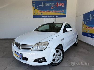 Usata Opel Tigra Sport 69 CV (50 kW) 2005 Bianco Cabrio