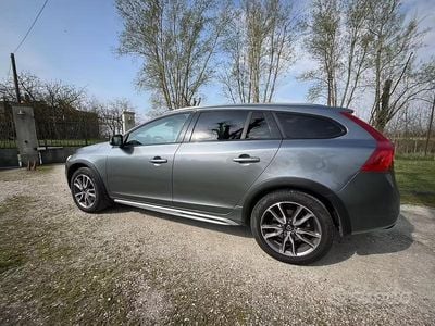 Usata Volvo V60 CC Pro 150 CV (110 kW) 2017 Grigio Station wagon