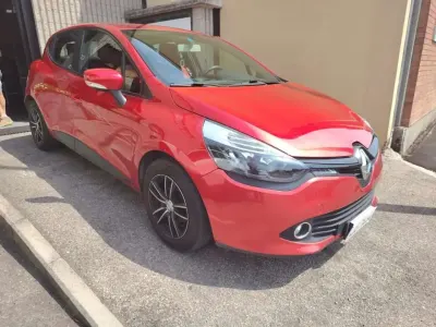 Usata Renault Clio IV 73 CV (53 kW) 2014 Rosso fiamma Berlina