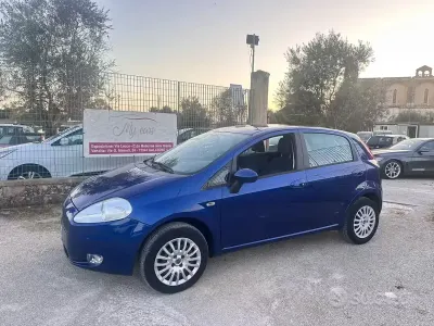 Usata Fiat Grande Punto Dynamic 69 CV (50 kW) 2009 Blu Utilitaria