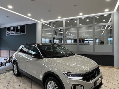 Usata VW T-Roc Life 150 CV (110 kW) 2022 Beige SUV