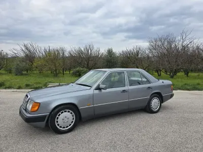 Usata Mercedes E300 220 CV (161 kW) 1990 Grigio Berlina