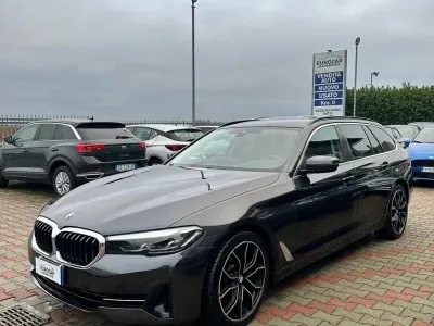 Usata BMW 520 Luxury Line 190 CV (139 kW) 2022 Marrone Station wagon
