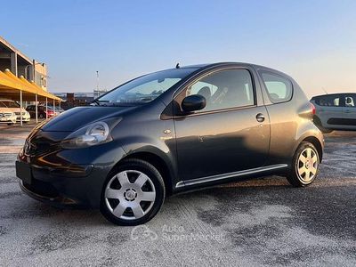 Second-hand Toyota Aygo 68 CP (50 kW) 2006 Gri Hatchback