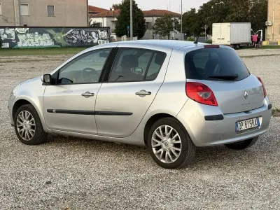 Usata Renault Clio II LE 86 CV (63 kW) 2008 Grigio Berlina