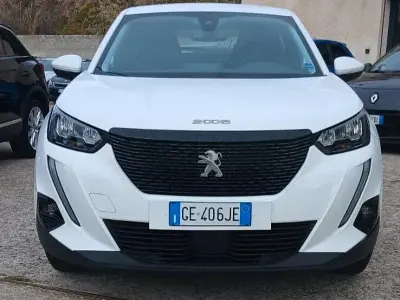 Usata Peugeot 2008 Allure 110 CV (80 kW) 2021 Bianco SUV