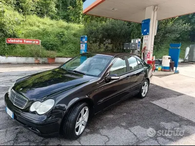 Usata Mercedes C220 150 CV (110 kW) 2004 Nero Berlina
