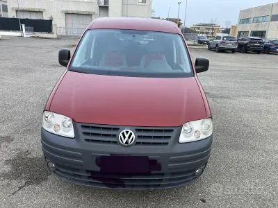 Usata VW Caddy Life 60 CV (44 kW) 2010 Rosso Monovolume