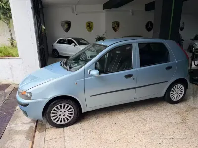 Usata Fiat Punto 60 CV (44 kW) 2004 Bluazzurro Utilitaria
