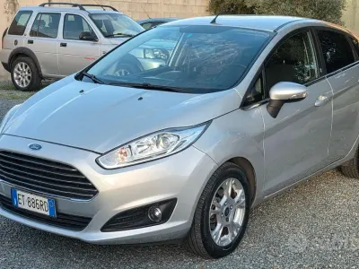 Usata Ford Fiesta Titanium 75 CV (55 kW) 2015 Grigio Utilitaria