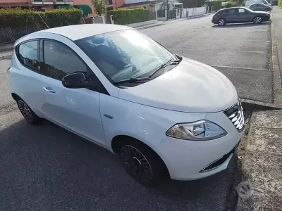 Usata Lancia Ypsilon 69 CV (50 kW) 2015 Bianco Utilitaria