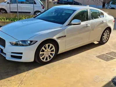 Usata Jaguar XE 180 CV (132 kW) 2016 Bianco Berlina