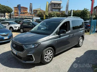 Usata Ford Tourneo Connect Titanium 122 CV (89 kW) 2023 Grigio Monovolume