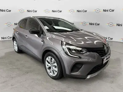Usata Renault Captur Intens 143 CV (105 kW) 2022 Grigio scuro SUV