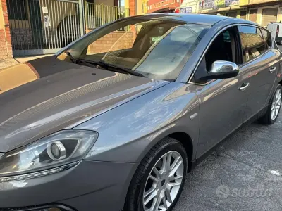 Usata Lancia Delta 120 CV (88 kW) 2012 Utilitaria