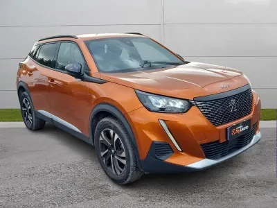 Usata Peugeot 2008 Allure 100 CV (73 kW) 2023 Orange fusion SUV