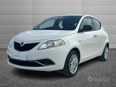 Usata Lancia Ypsilon Silver 69 CV (50 kW) 2016 Bianco Utilitaria