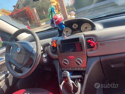 Usata Lancia Ypsilon 80 CV (58 kW) 2004 Rosso Utilitaria