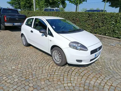 Usata Fiat Punto 69 CV (50 kW) 2012 Bianco Utilitaria