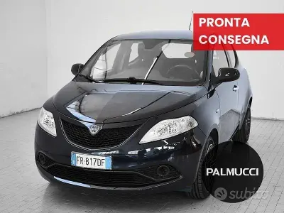 Usata Lancia Ypsilon Gold 69 CV (50 kW) 2018 Blu Utilitaria