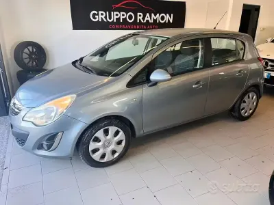 Begagnad Opel Corsa Edition 86 HK (63 kW) 2012 Grå Halvkombi