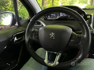 Usata Peugeot 208 Allure 92 CV (67 kW) 2014 Blu Utilitaria