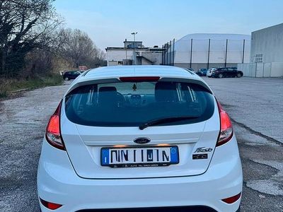 Usata Ford Fiesta Business Edition 100 CV (73 kW) 2016 Bianco Utilitaria