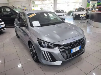 Usata Peugeot 208 Allure 102 CV (75 kW) 2025 Grigio Utilitaria