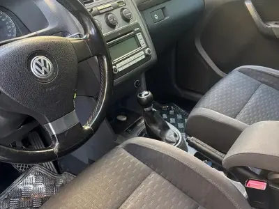Usata VW Touran 105 CV (77 kW) 2007 Marrone Monovolume