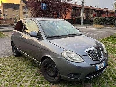 Usata Lancia Ypsilon 77 CV (56 kW) 2010 Argento Utilitaria