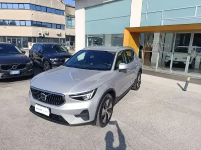 Usata Volvo XC40 Core 211 CV (155 kW) 2023 Argento SUV