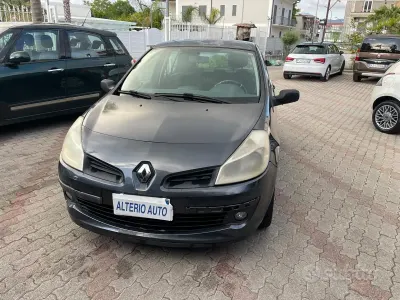 Usata Renault Clio II 68 CV (50 kW) 2006 Grigio Berlina