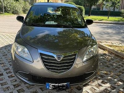 Usata Lancia Ypsilon 80 CV (58 kW) 2015 Grigio Utilitaria