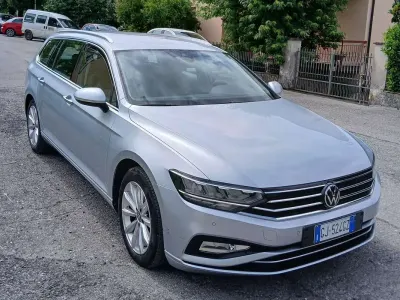 Usata VW Passat Business 150 CV (110 kW) 2022 Argento Station wagon