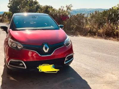 Usata Renault Captur 110 CV (80 kW) 2016 Rosso SUV