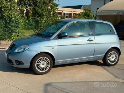 Usata Lancia Ypsilon 69 CV (50 kW) 2011 Blu Utilitaria