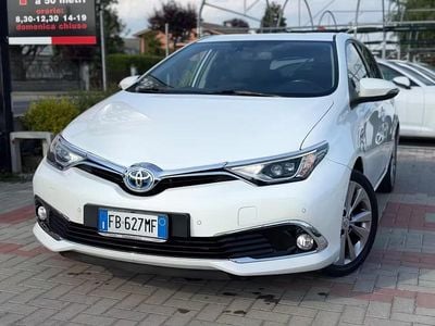 Usata Toyota Auris Hybrid Lounge 99 CV (72 kW) 2016 Bianco Berlina