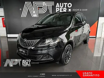 Usata Lancia Ypsilon Silver 70 CV (51 kW) 2022 Nero Utilitaria