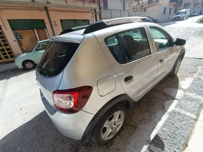 Usata Dacia Sandero Stepway 90 CV (66 kW) 2014 Berlina