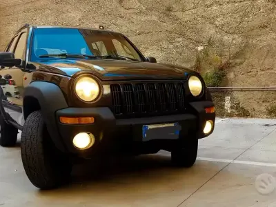 Usata Jeep Cherokee Sport 141 CV (103 kW) 2002 Nero SUV
