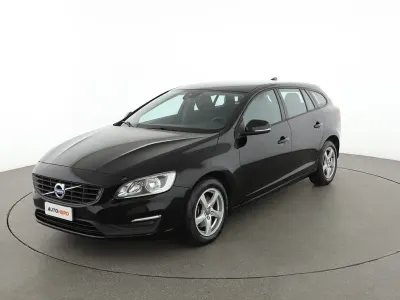 Usado Volvo V60 Kinetic 120 CV (88 kW) 2018 Negro Familiar
