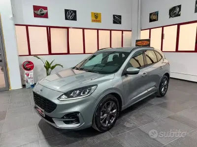 Usata Ford Kuga ST-Line 120 CV (88 kW) 2022 Grigio SUV