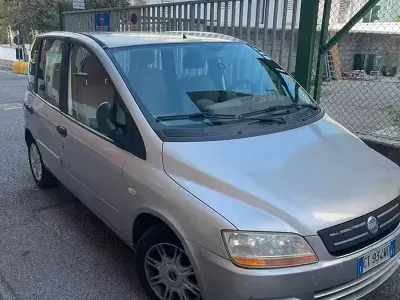 Usata Fiat Multipla 103 CV (75 kW) 2005 Grigio Monovolume
